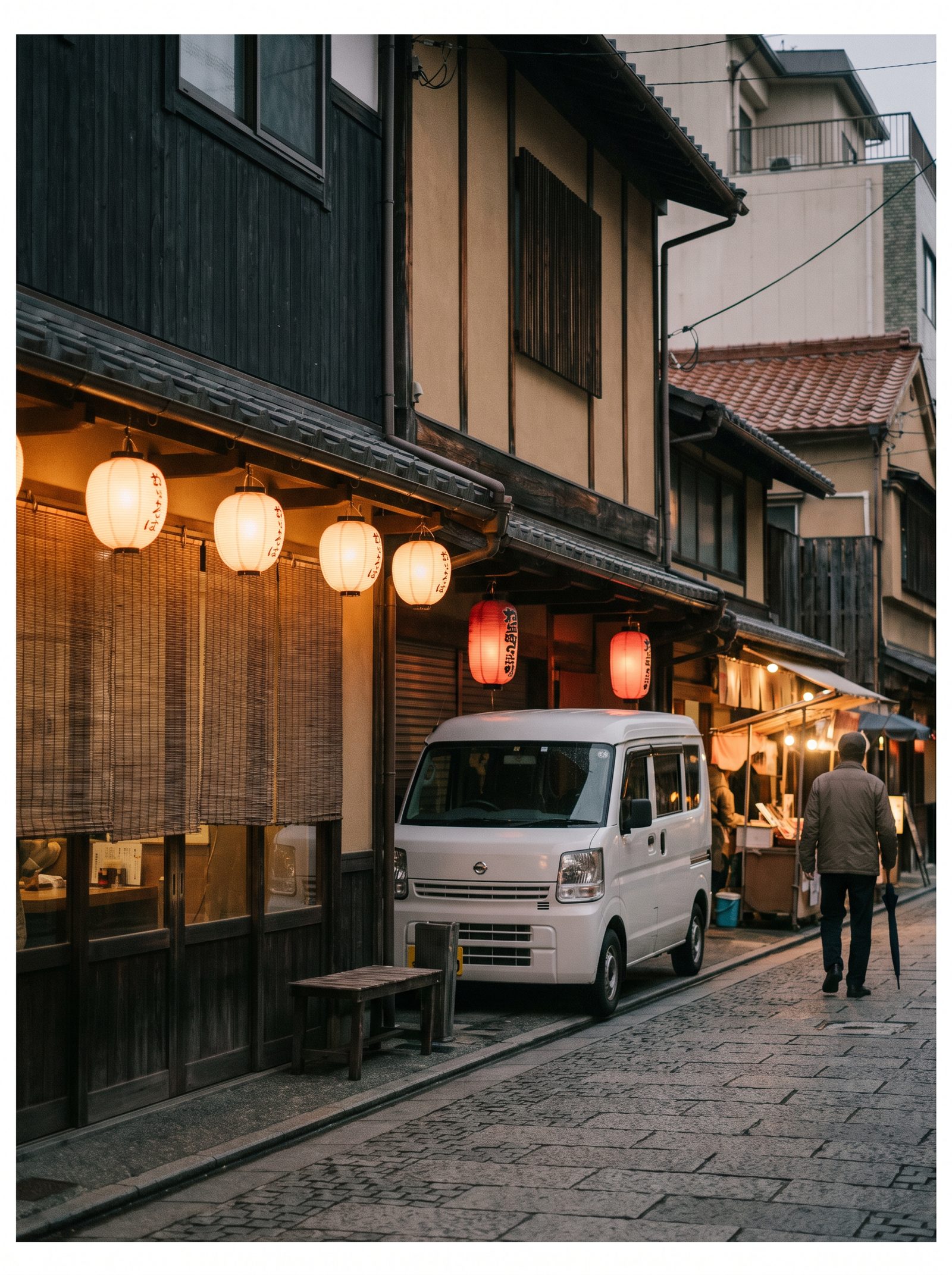 熊本の商店街と軽自動車